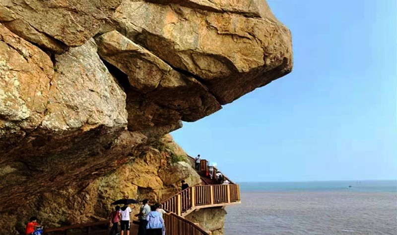 观音摩岩 刻在巨崖上的浮雕像